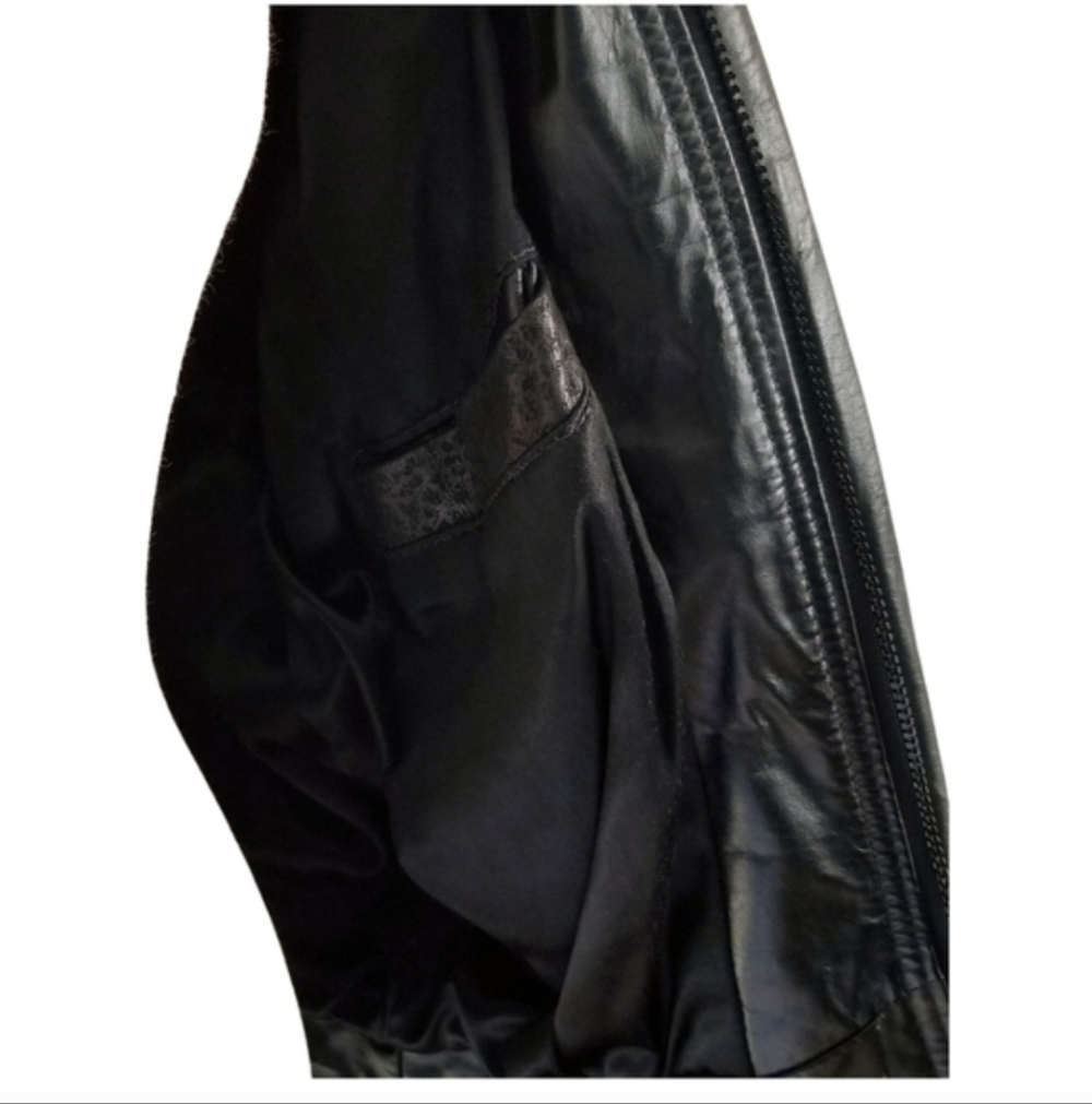 ๐จ๐ฆ Vintage 90s Black Leather Bomber Jacket Embossed Leopard Texture - Picture 2 of 6